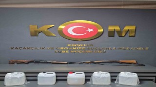 Kırşehirde, ruhsatsız tüfek ve kaçak içki ele geçirildi