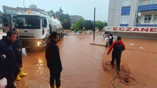 Kırşehirde sağanak yağış sele dönüştü