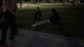 Kız çocuğu parkta baygın bulundu