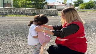 Kızılaydan çocuklara yardım eli