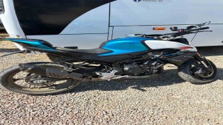 Kocaelide dur ihtarına uymayan motosikletli polise çarptı