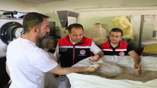 Koçaker, hububat ve bakliyat eleme tesisini ziyaret etti