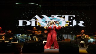 Koçarlıda çam fıstığı festivali Ayşe Dinçer konseriyle taçlandı