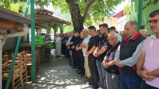 Kocasının öldürdüğü Aslıhan öğretmen ve babası toprağa verildi