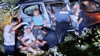 Kontrolden çıkan araç şarampole yuvarlandı: 2 yaralı