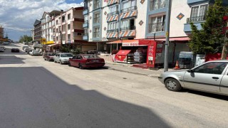 Kontrolden çıkan kamyoneti içine atlayarak durdurmayı başaran fırıncı facianın önüne geçti