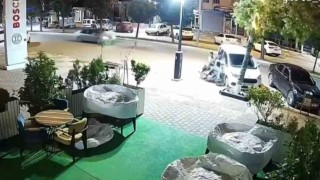 Kontrolden çıkan motosiklet hafif ticari araca çarptı: 2 yaralı