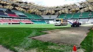 Konya Büyükşehir Stadyumunun zemininde renovasyon çalışması başlatıldı