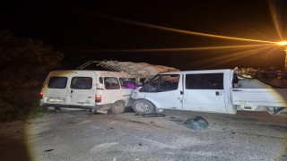 Konyada kamyonet ile minibüs çarpıştı: 7 yaralı