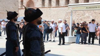Konyada Selçuklu Sultanlar Türbesinde saygı nöbeti değişimi