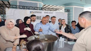 Körfezde 4 bin kişilik aşure ikramı