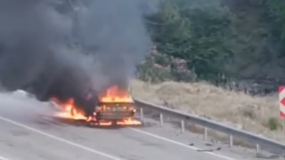 Kozanda otomobil alev alev yandı, 13 yaşındaki Ömerin duyarlılığı takdir topladı