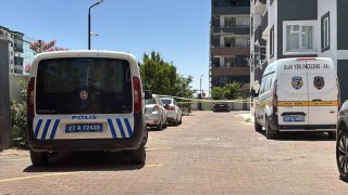 Kucağına aldığı çocuğuyla 8inci kattan atladı: Anne öldü, çocuk ağır yaralandı