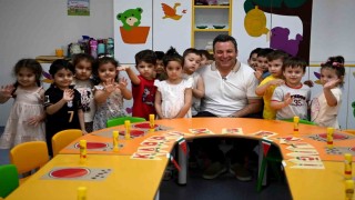 Kuşadasındaki Çocuk Gelişim Merkezi ailelerin yükünü hafifletiyor