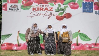 Kuşadasındaki Kiraz Şenliği binlerce ziyaretçiyi ağırladı