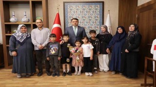 Kütahyada Afgan kardeşlerin şehitlikteki vefa örneği takdirle karşılandı