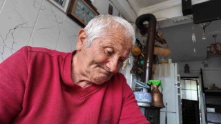 Kütükten sadece bir keser ile ürettikleri hobisi oldu