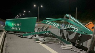 Kuzey Marmara Otoyolunda kamyonun açılan damperi tabelaya çarptı: Kapanan yol trafiğe açıldı