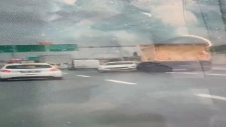 Kuzey Marmara Otoyolunda korku dolu anlar: Tır otomobili önüne alıp sürükledi