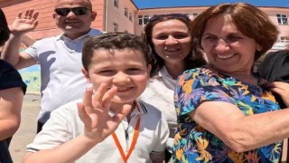 Lüleburgazda lösemiyi yenen öğrenci için gökyüzüne balonlar bırakıldı