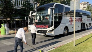 Lüleburgaz'da yaya geçidinde yavaşlayan otomobile yolcu otobüsü çarptı