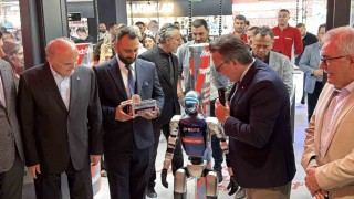 Mağazasının anahtarını G1 robotu teslim etti