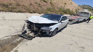 Malatyada iki aracın çarpıştığı kaza kamerada: 4 yaralı