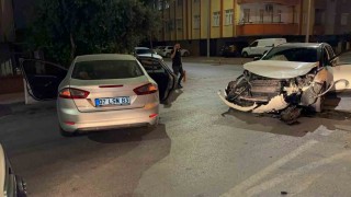 Manavgatta otomobiller çarpıştı: 4 yaralı