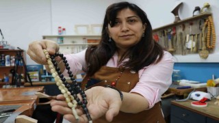 Manda ve koç boynuzları, usta ellerde takıya dönüşüyor