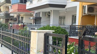 Manisada eşini öldüren adam, annesini kurtarmaya çalışan kızını da darbetti