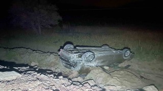 Manisa'da otomobil şarampole uçtu: 2 yaralı