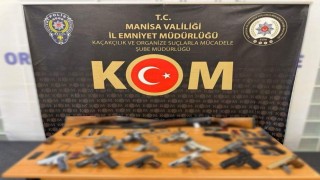 Manisada silah tacirlerine ağır darbe
