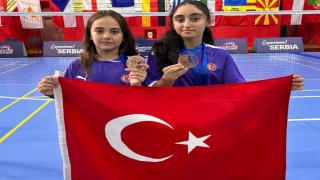 Manisalı badmintonculardan Sırbistanda madalyalı başarı