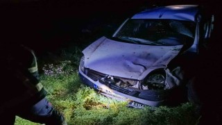 Mardinde hafif ticari araç şarampole devrildi: 4 yaralı