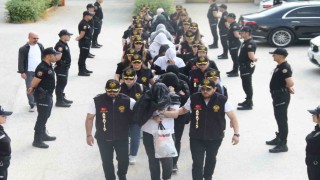 Masaj salonlarında fuhuş yaptırılan 26 kadın kurtarıldı, 7 kişi tutuklandı