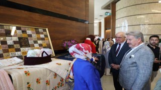 Melikgazide kadınların bin bir emekle yaptığı el ürünleri sergisi göz kamaştırdı