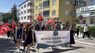 Menteşe Anadolu Lisesinde  3. Geleneksel Veda Yürüyüşü gerçekleşti