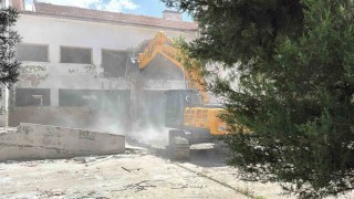 Menteşede 72 yıldır hizmet veren bina yıkılıyor