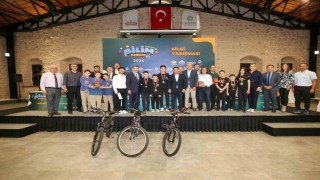 Meramda geleceğin bilim insanları yarıştı