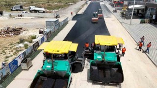 Mersinde bozulan yollar sıcak asfaltla yenilendi
