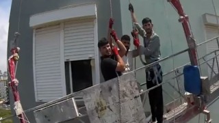 Mersinde iskelede mahsur kalan 3 işçi kurtarıldı