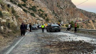 Mersinde yola akan mazot zincirleme kazaya neden oldu, 4 araç birbirine girdi