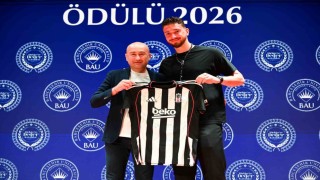 Milli basketbolcu Alperen Şengüne Türkiyeye Değer Katanlar Ödülü