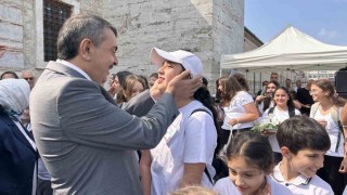 Milli Eğitim Bakanı Tekin geleceğin yazarlarıyla buluştu, eserlerini inceledi