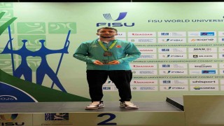 Milli güreşçi Servet Angi gümüş madalya kazandı