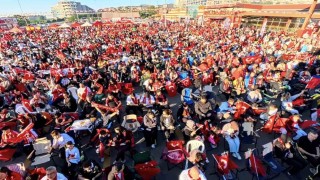 Milli heyecan uyku uyutmadı: Binlerce vatandaş sabahın ilk ışıklarında alanlara akın etti