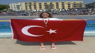 Milli yüzücü Ecrin Çevikten uluslararası başarı