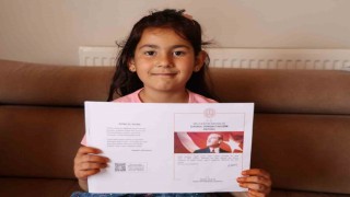 Minik Öykü karnesine kavuştu, gözyaşları sevince dönüştü