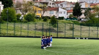 Minikler, hakemin kendilerine küfür ettiği iddiasıyla 1 dakika boyunca topa dokunmadı