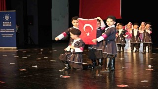 Minikler yıl sonu gösterisinde hünerlerini sergiledi